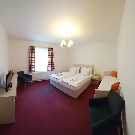 Hradec Hotell 3*